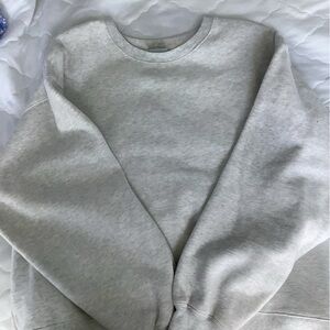 Aritzia women’s sweatshirt
